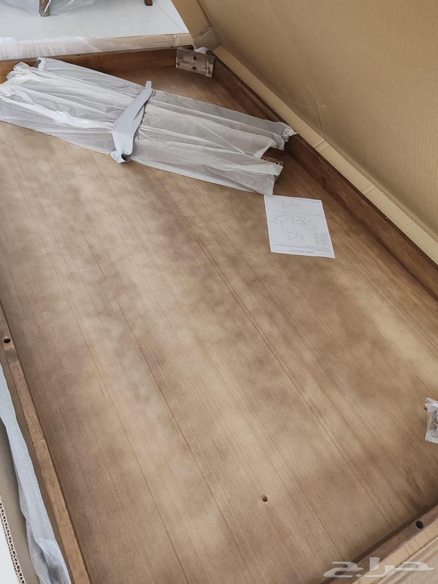 طاولتين طعام خشب جديده.64372813366785111