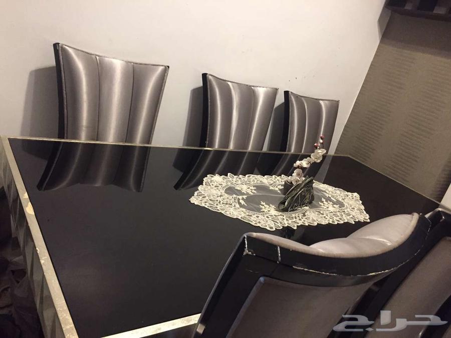 Luxurious dining table64373610096129110