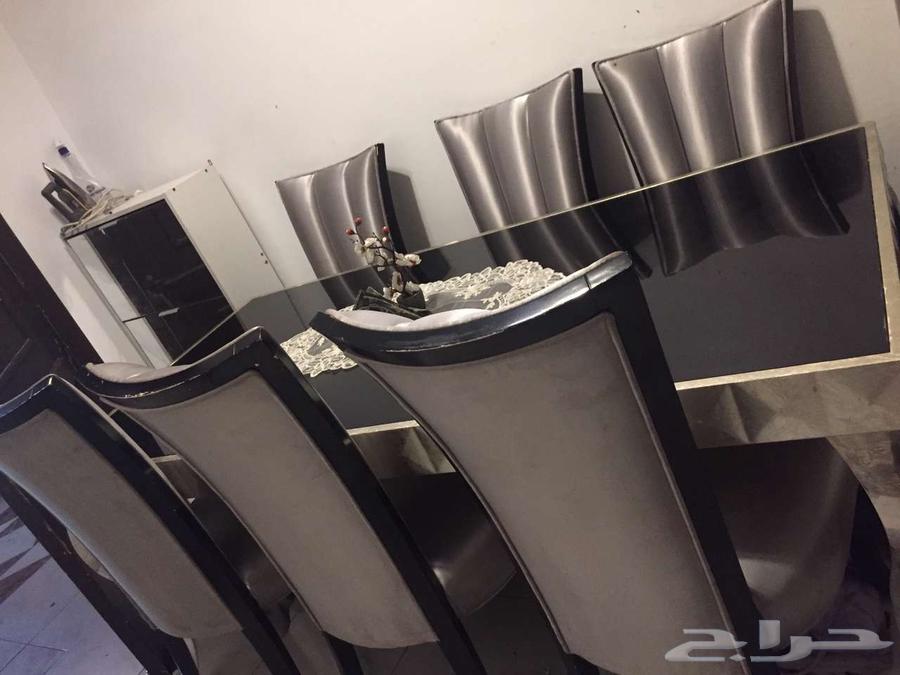 Luxurious dining table64373610096129113