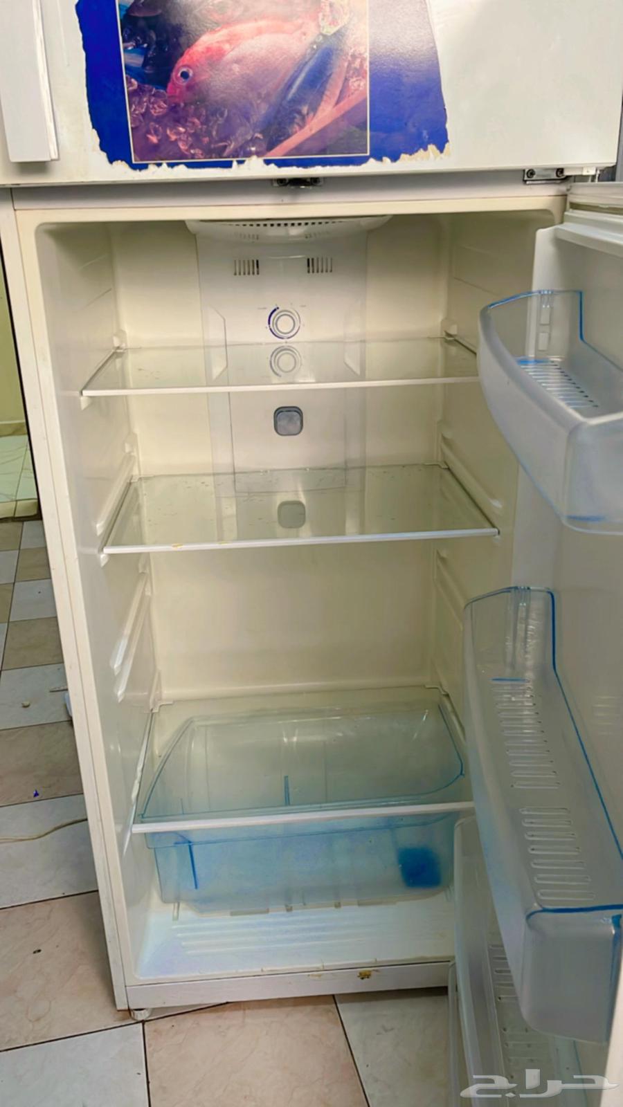 ثلاجه للبيع فيها الربله للباب اللي تحت فقط يحتاج تغيير64363294172674114