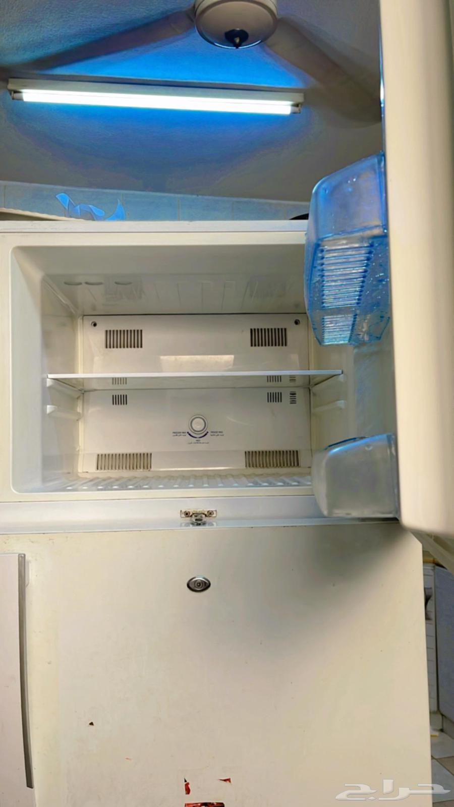 ثلاجه للبيع فيها الربله للباب اللي تحت فقط يحتاج تغيير64363294172674113