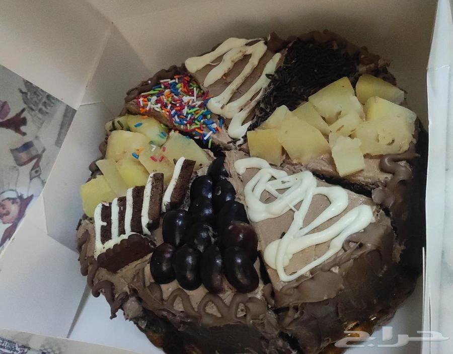 Cakes and various types of sweets, limited quantity daily at half price64375648348035110