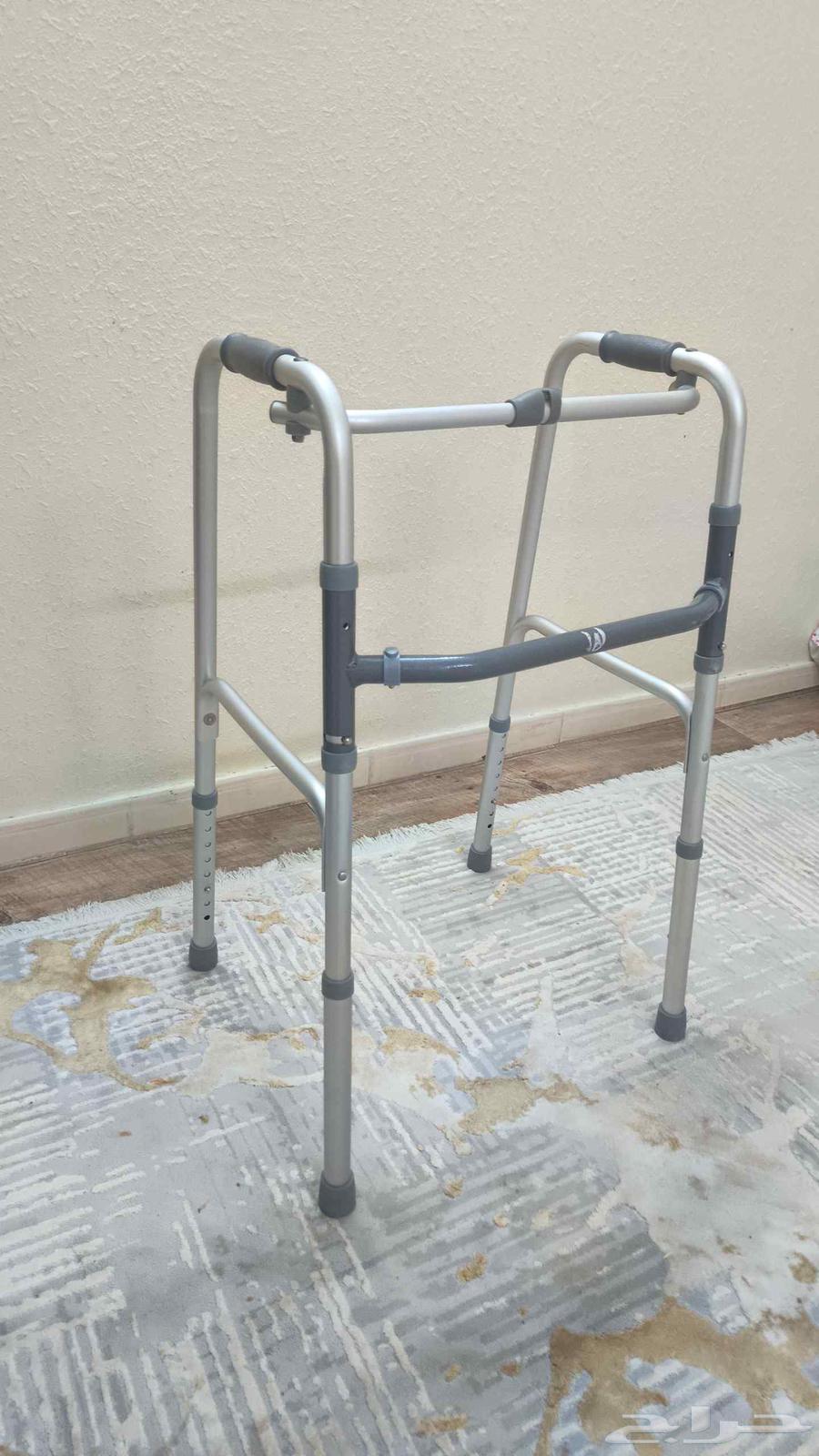 Walker for the elderly at a price of 80 riyals64364684191619111