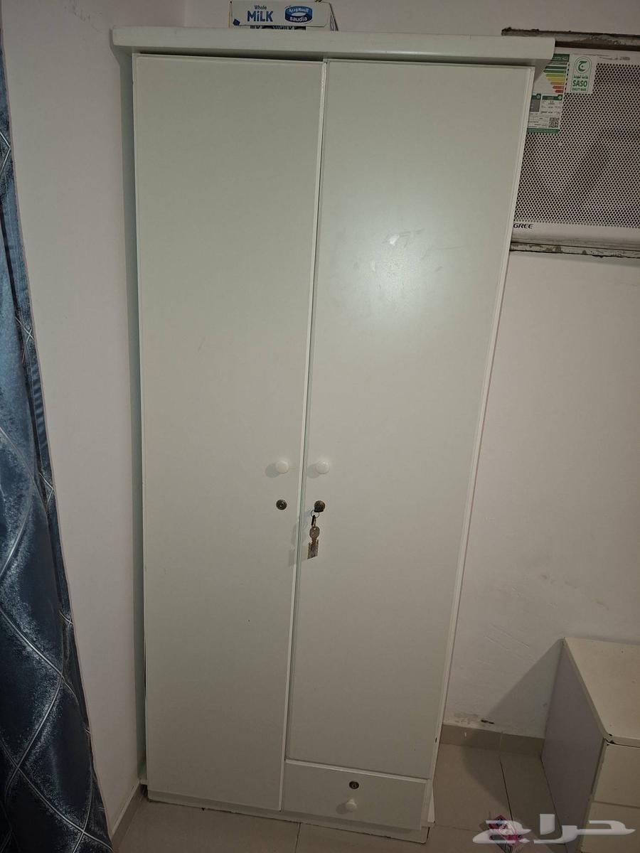 Used double-door cabinet, almost new, used for a short period, comes with key64374993447298110