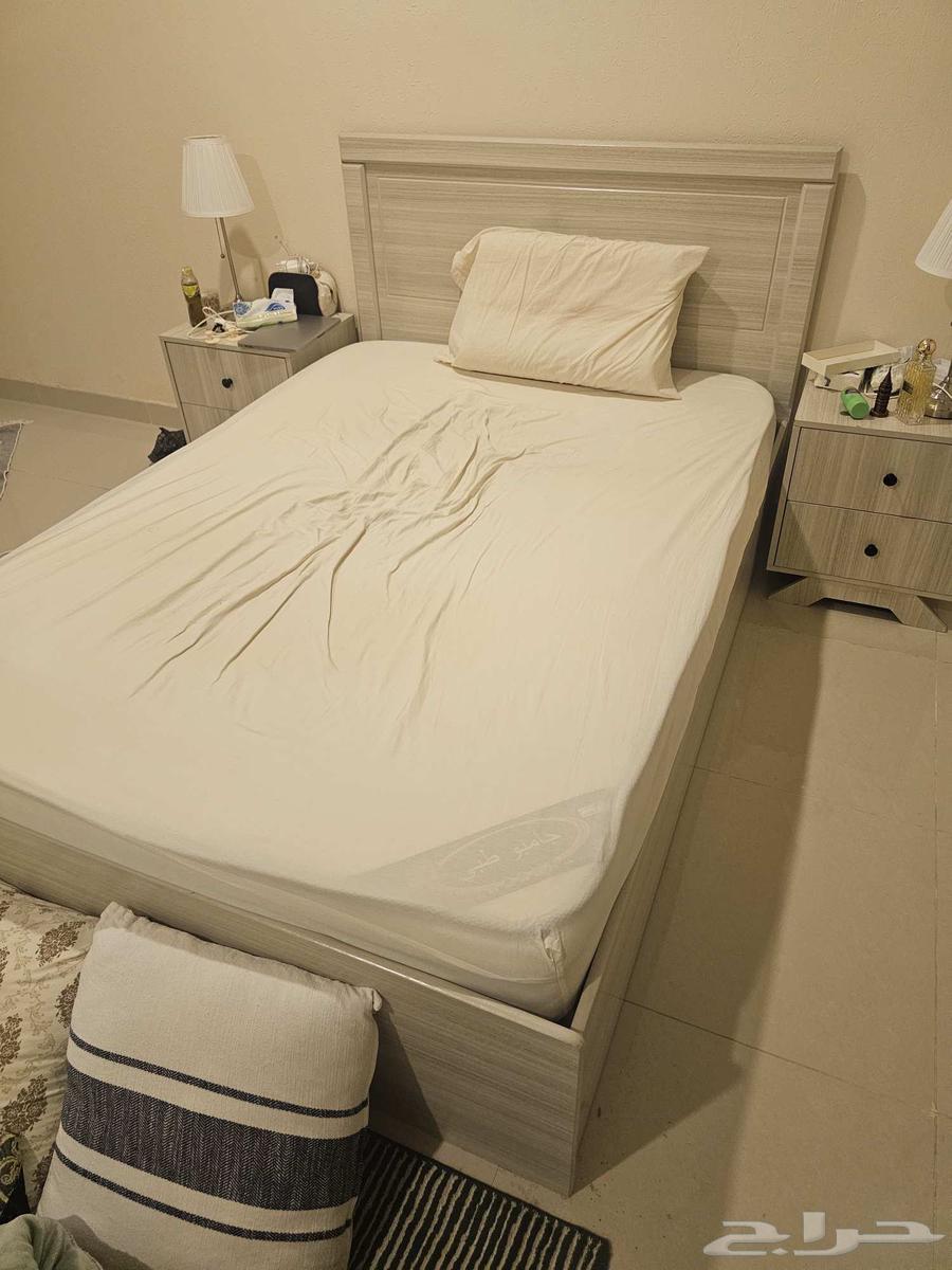 سرير نظيف مقاس 140 190 مع مرتبة نظيفة جدا64375916933249111