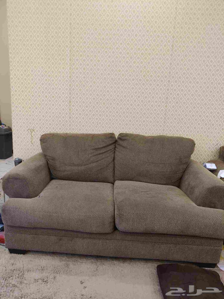 كنب مستعمل وفيه اغراض مفرقه للبيع المستعجل سبب النقل64375872800001111