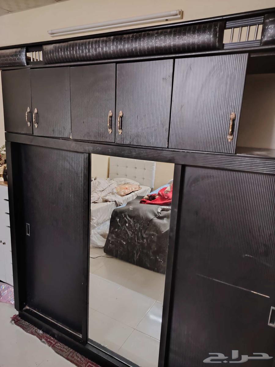 دولاب ملابس كبير بحاله جيده64373477631235110