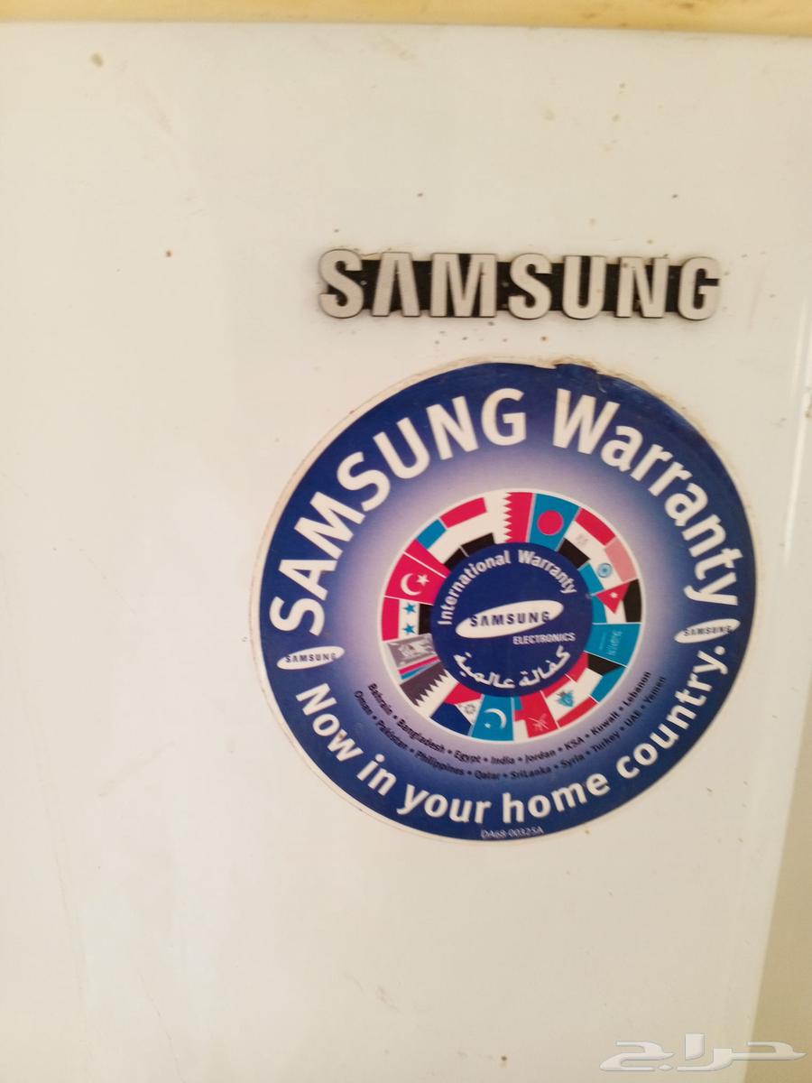 Samsung refrigerator for personal use, very clean, for sale with a little dust on it64369440224385112