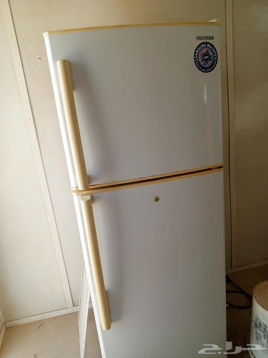 Samsung refrigerator for personal use, very clean, for sale with a little dust on it64369440224385113