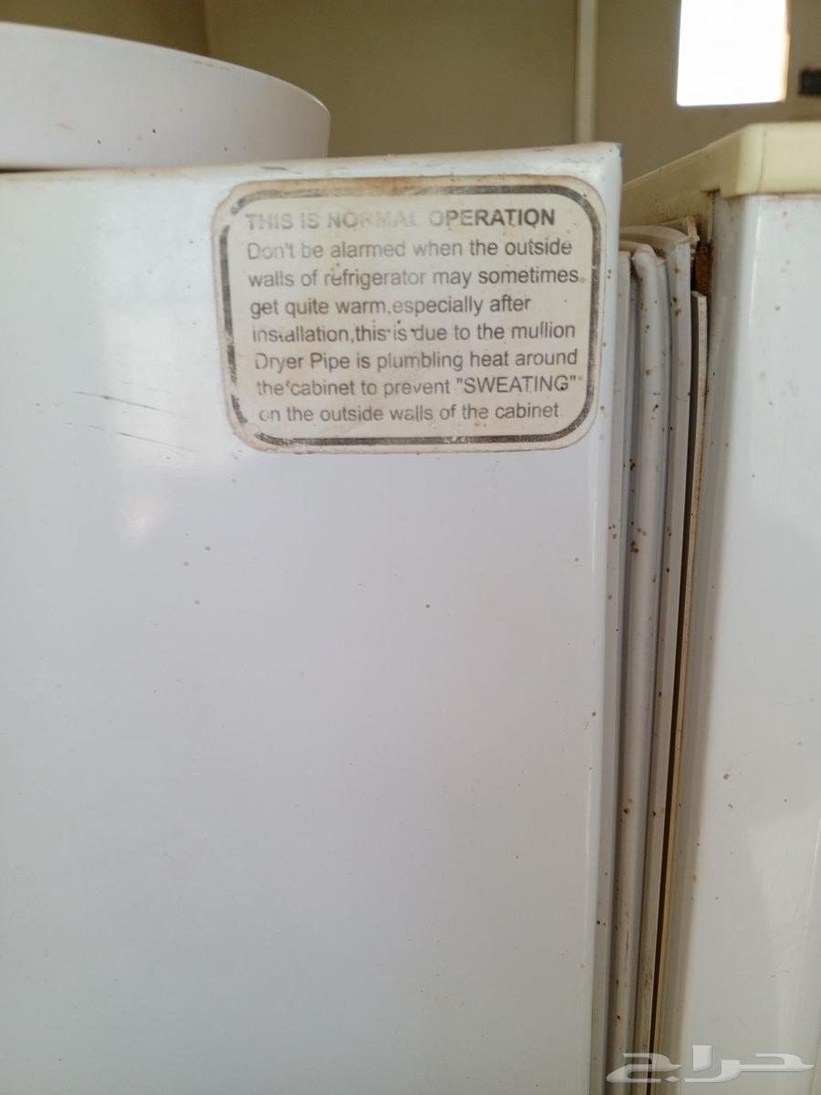 Samsung refrigerator for personal use, very clean, for sale with a little dust on it64369440224385111