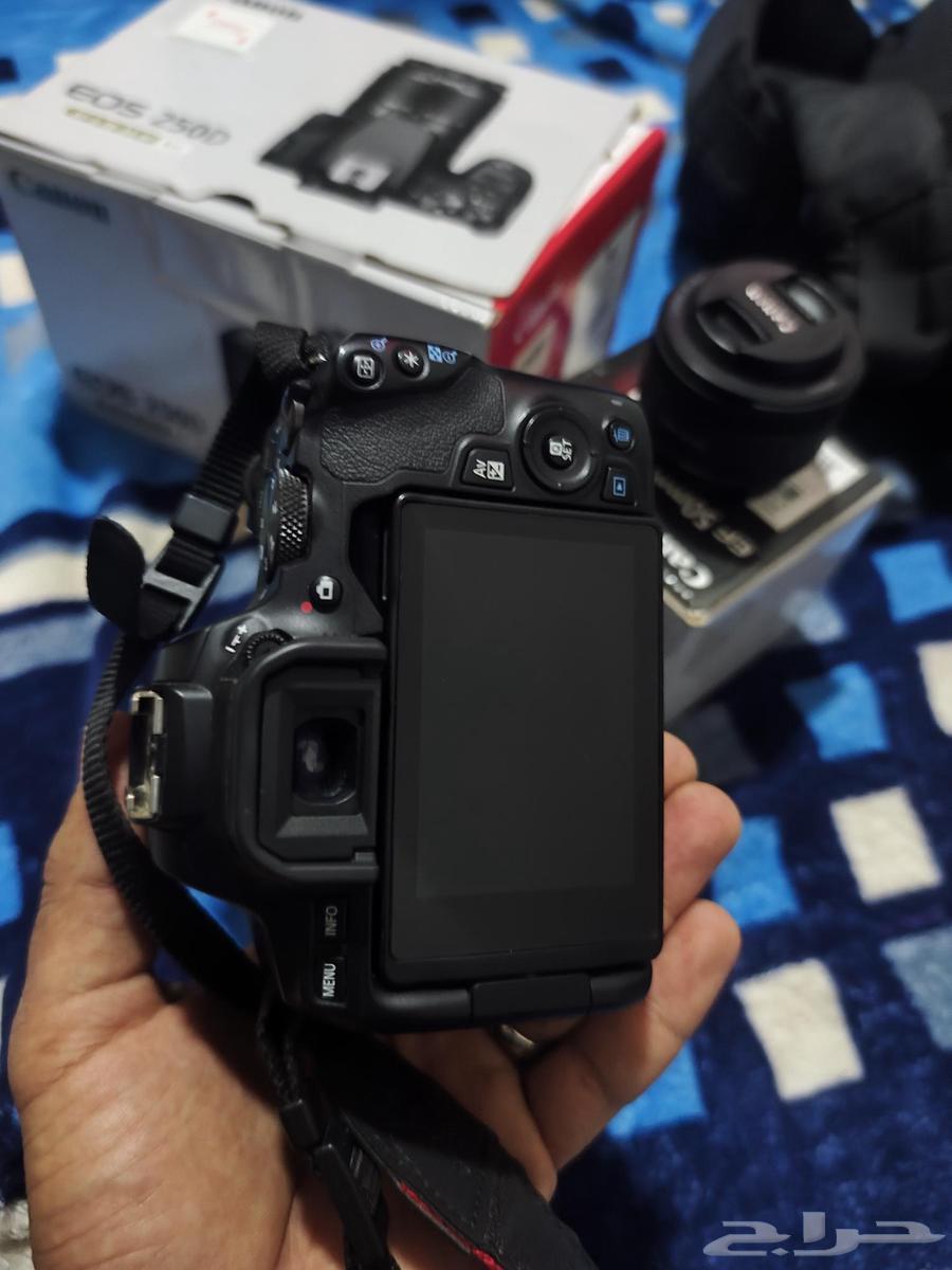 للبيع كاميرا Canon EOS 250D الحالة ممتازة جد ا64372038173825114