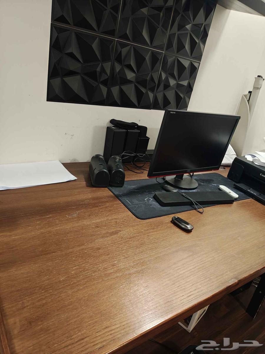 طاوله بي سي وكرسي قيمنق64373092816898110