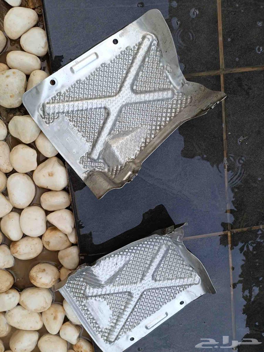 جزء من مرسيدس جي إل إكس 450.64371335786497110