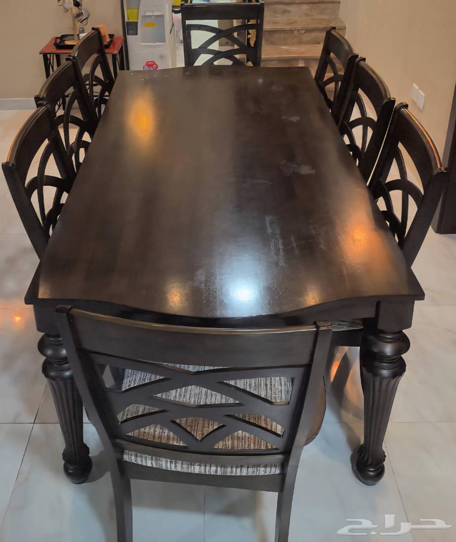 للبيع طاولة طعام كبيرة ل 8 أشخاص64373078296705110