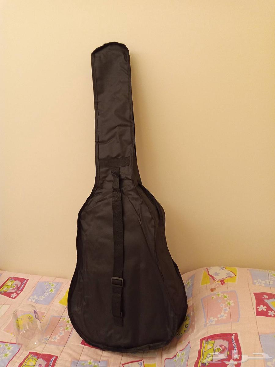 غيتار 38 انش جديد مع أكسسوارات للبيع في جدة64371540809090110