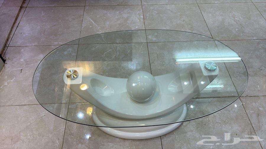 Sofa and table64369571802625111