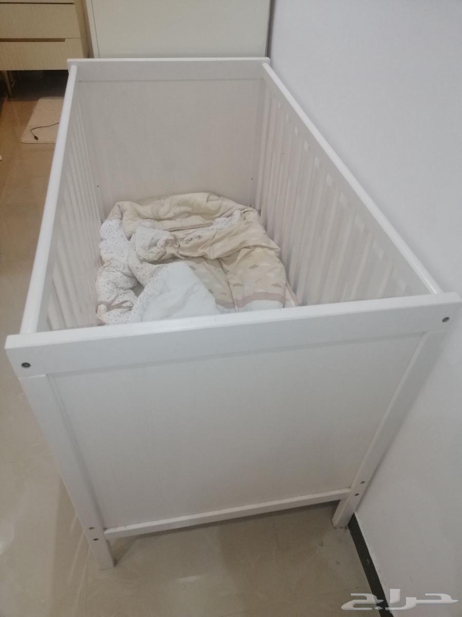 سرير أطفال بحالة ممتازة64373949945985111