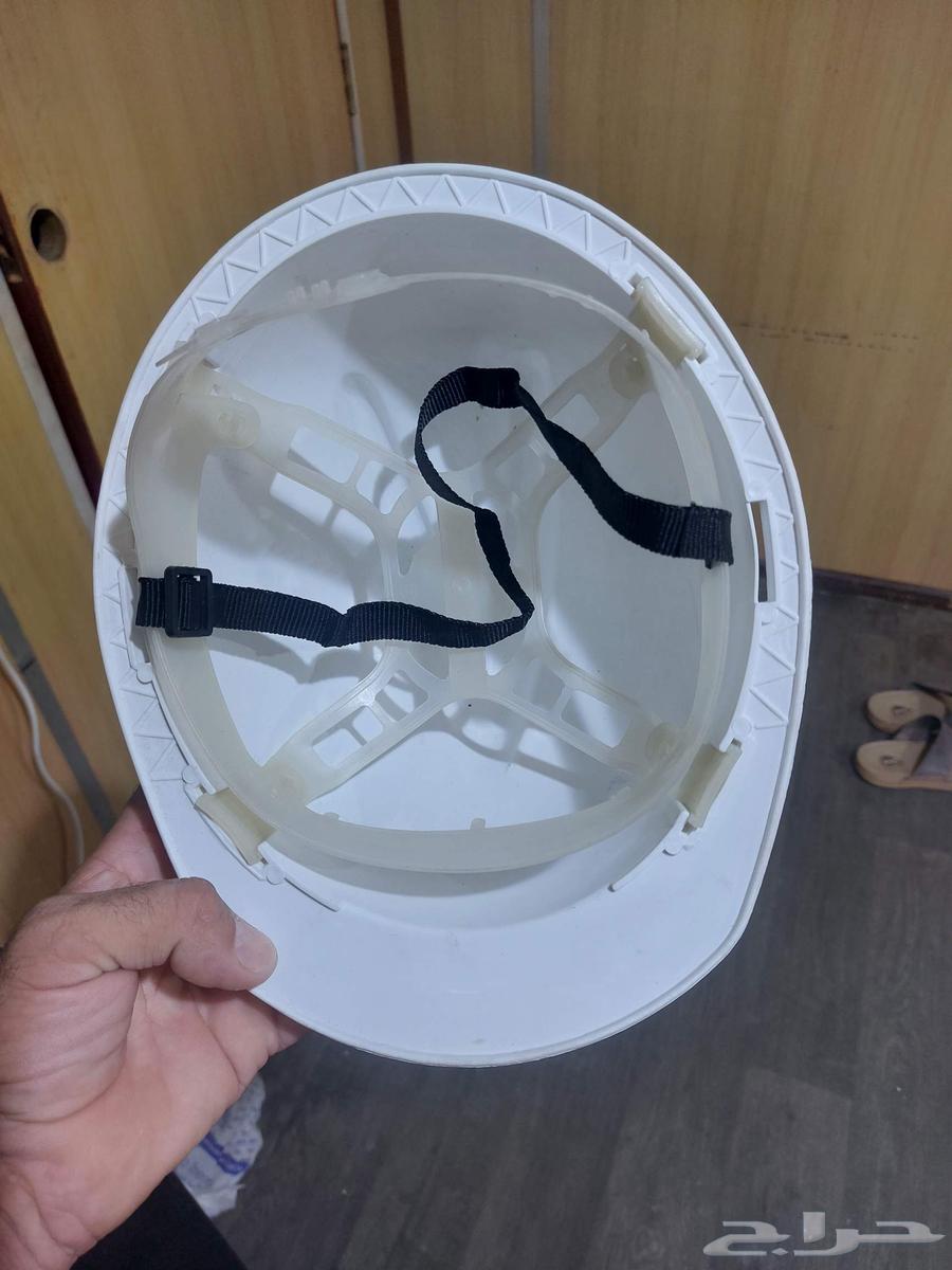 خوذه بيضاء للعمال والمهندسين64371220213123110