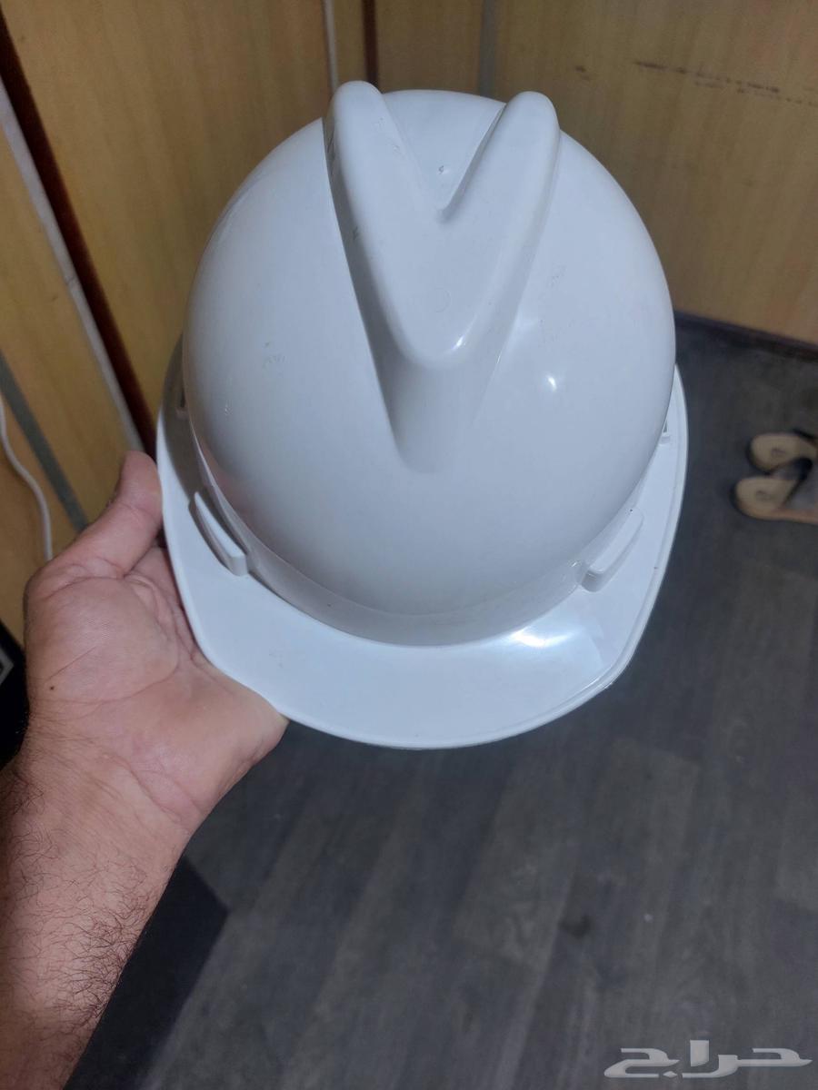 خوذه بيضاء للعمال والمهندسين64371220213123111
