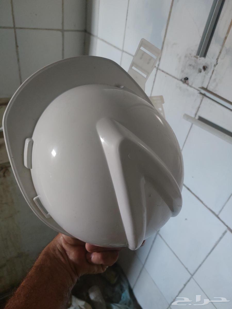 خوذه بيضاء للعمال والمهندسين64371220213123112