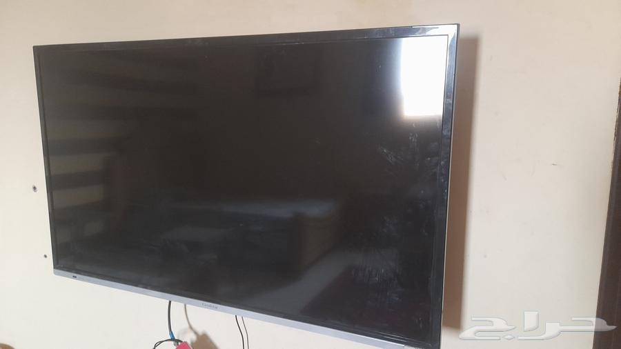 شاشه عاديه 42 بوصه بحاله ممتازه64370727261825112