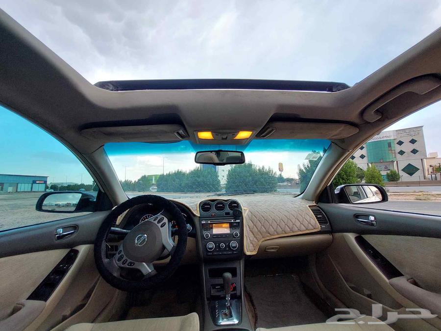 For sale: Fully loaded Nissan 2010, model year 2010, category64519342205954110