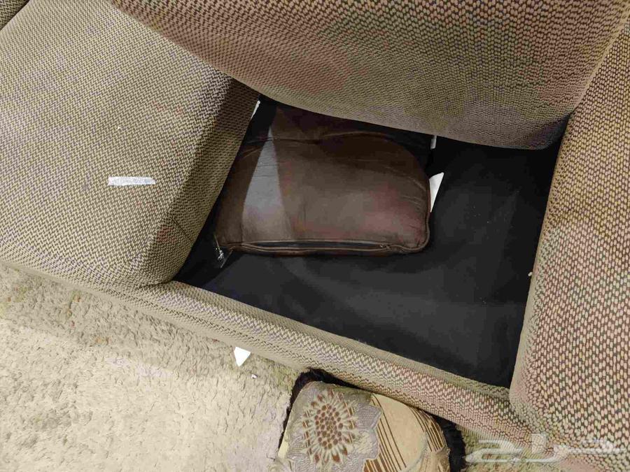 كنب مستعمل وفيه اغراض مفرقه للبيع المستعجل سبب النقل64375872800001113