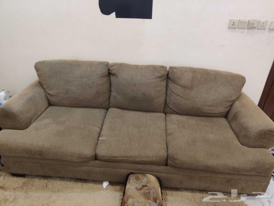 كنب مستعمل وفيه اغراض مفرقه للبيع المستعجل سبب النقل64375872800001110