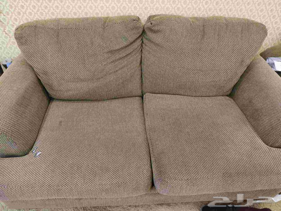 كنب مستعمل وفيه اغراض مفرقه للبيع المستعجل سبب النقل64375872800001112