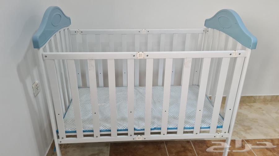 سرير اطفال شبه جديد64370453447810110