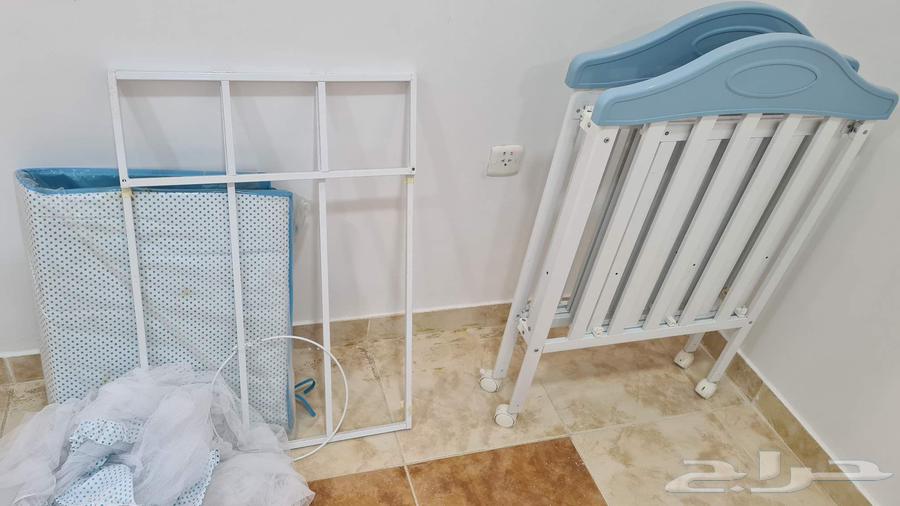 سرير اطفال شبه جديد64370453447810113