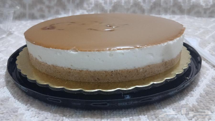 Cakes and various types of sweets, limited quantity daily at half price64375648348035113