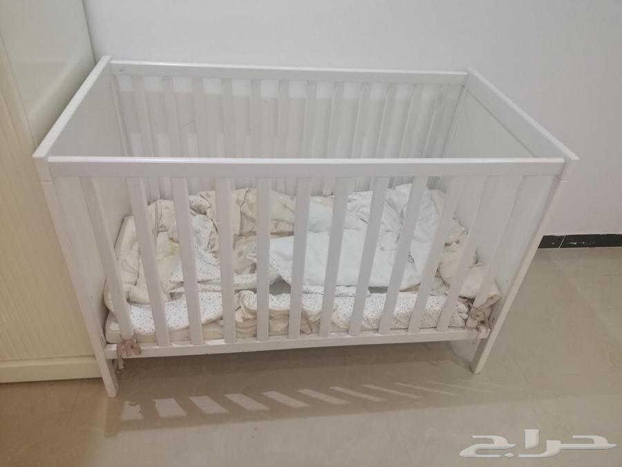 سرير أطفال بحالة ممتازة64373949945985110