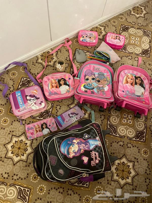 شنطه مدرسه مع بعض الأدوات64367362222595111