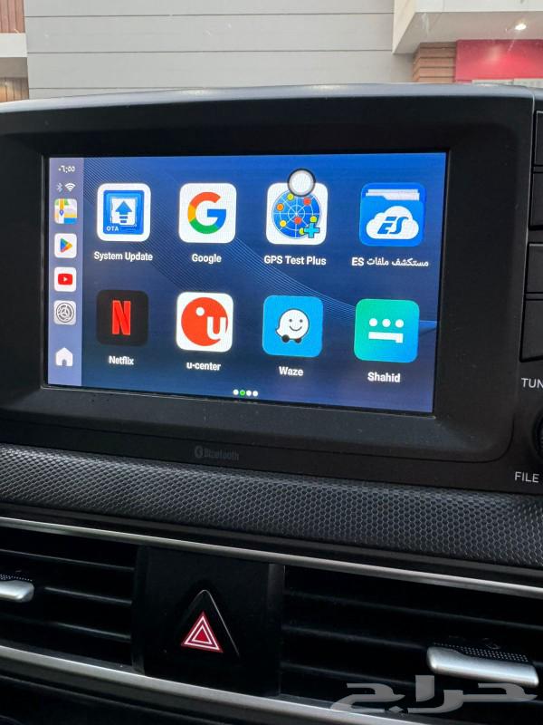 A device that runs YouTube on the car screen64515779661314111