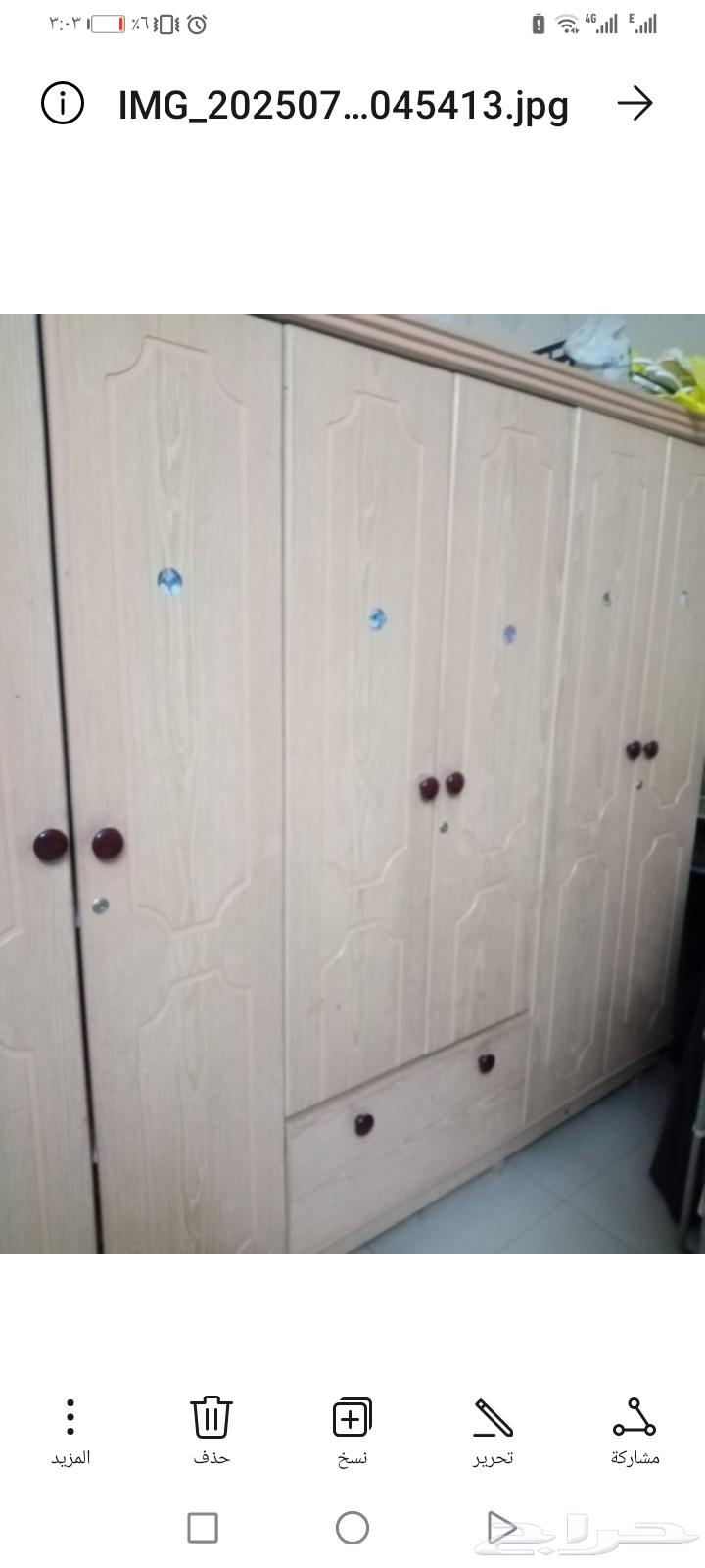 دولاب ملابس وسرير وعدد اثنان تلفزيون 20 و12 بوصه64375991338627110