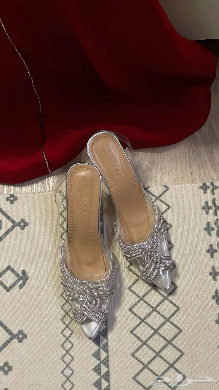 New heel for sale, worn twice, reason for selling is need64365674343297110