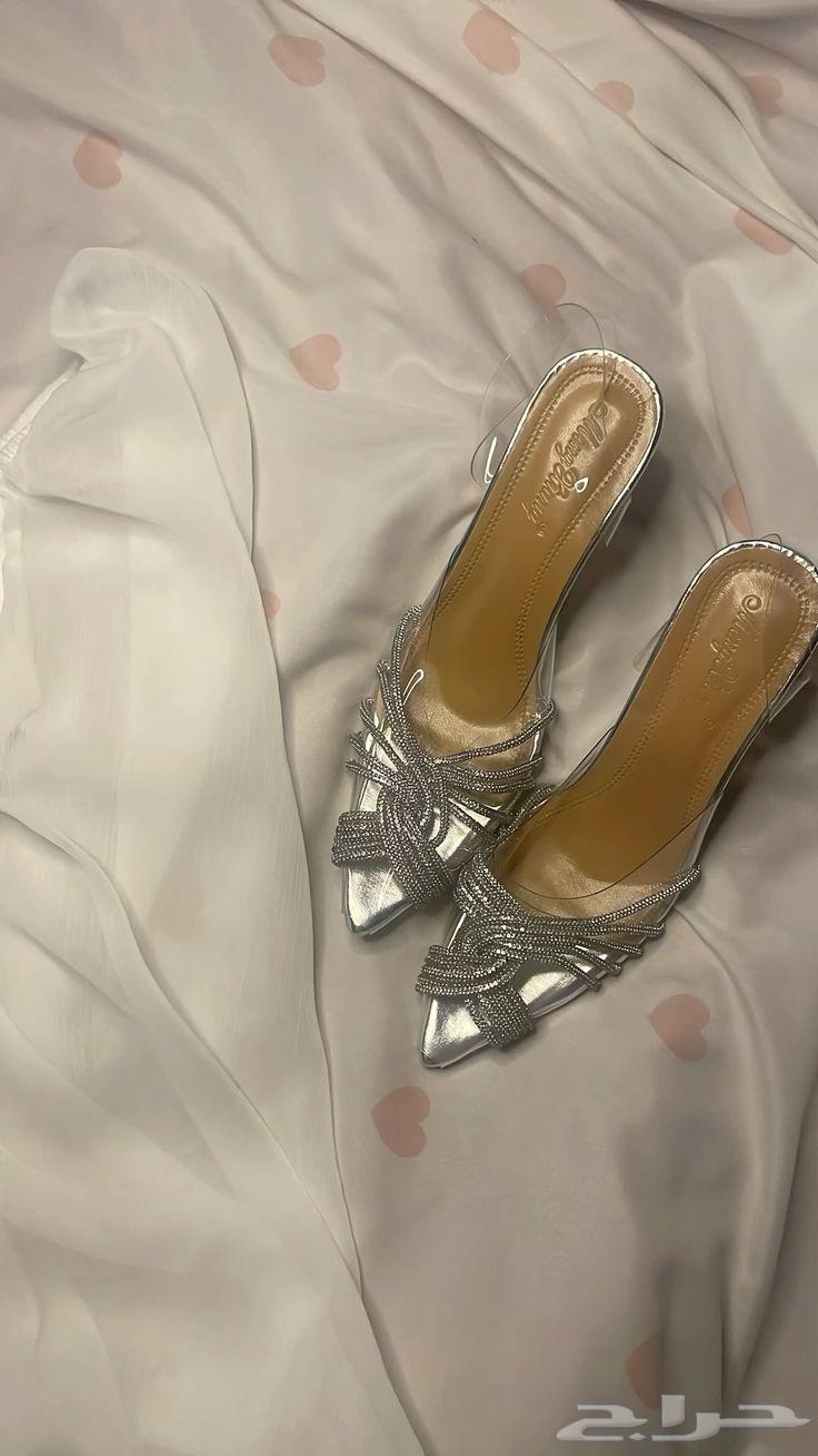 New heel for sale, worn twice, reason for selling is need64365674343297111