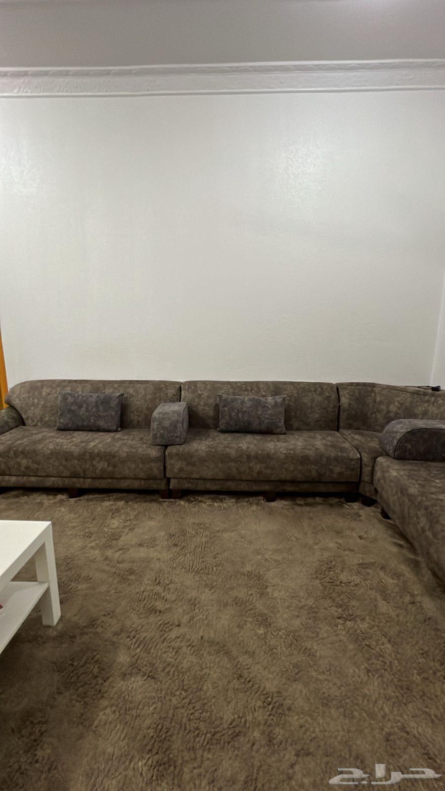 يوجد لدي كنب نظيف جدا 5في 464372375135233112