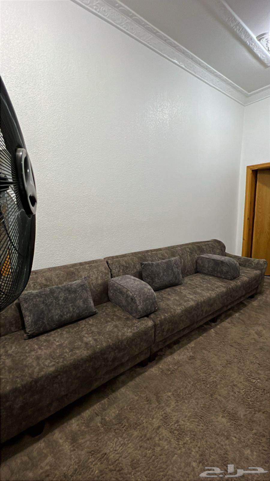 يوجد لدي كنب نظيف جدا 5في 464372375135233111