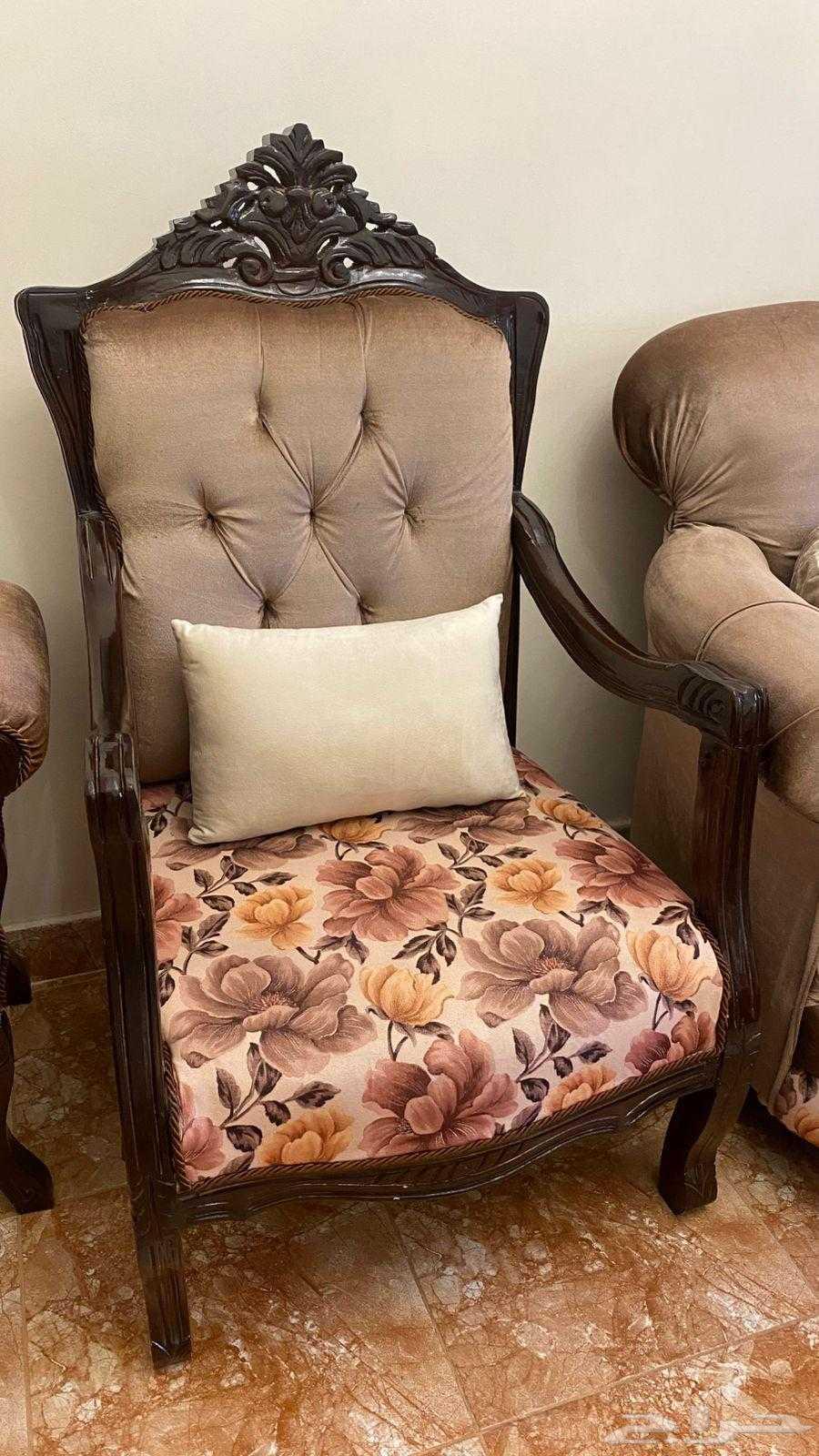 كنب مستعمل مع ستاره مع طاولات خدمه64369645385601111