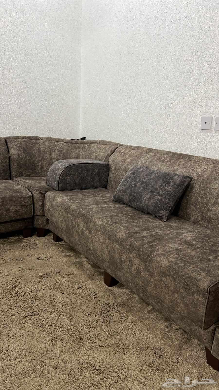 يوجد لدي كنب نظيف جدا 5في 464372375135233113