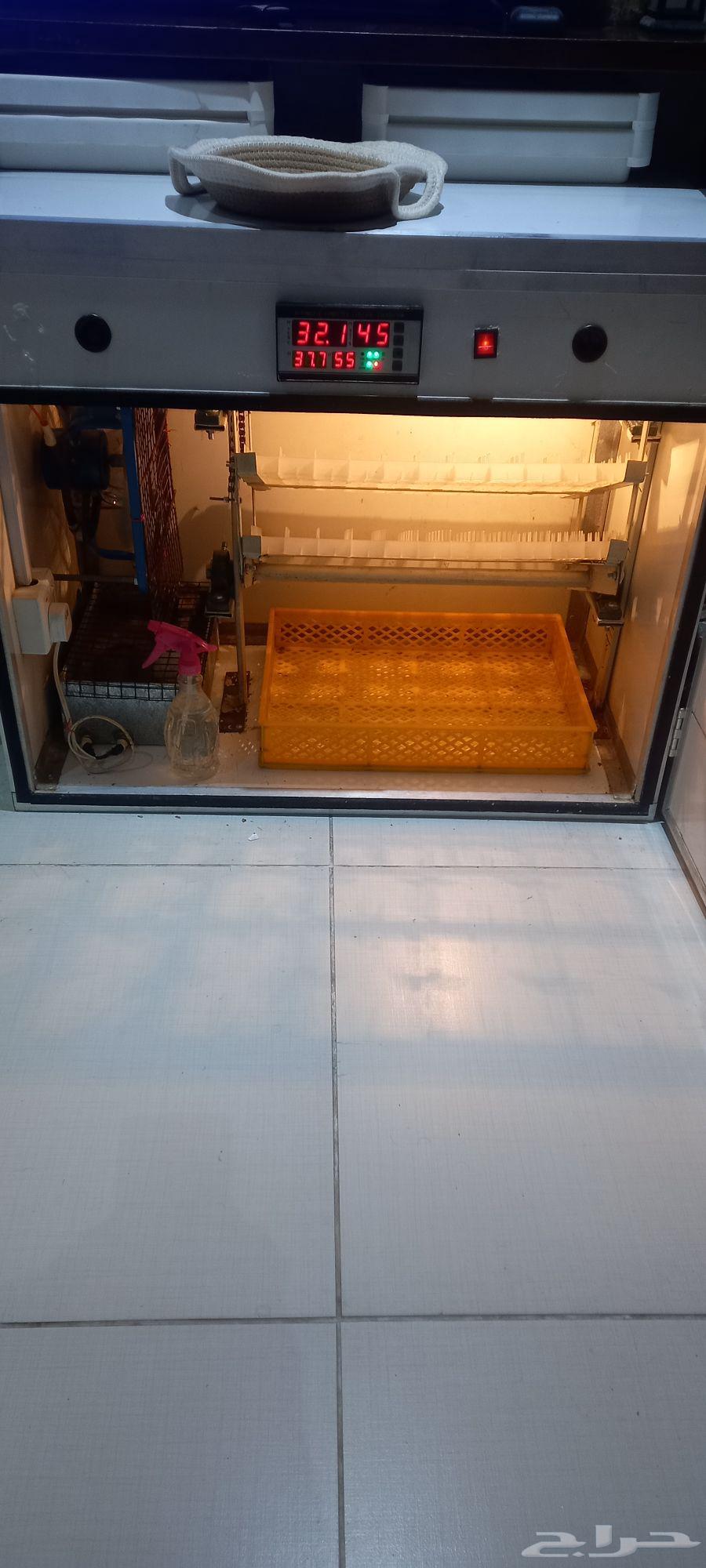 Sea Glow 176-egg incubator, used only twice, automatic64375916941059112