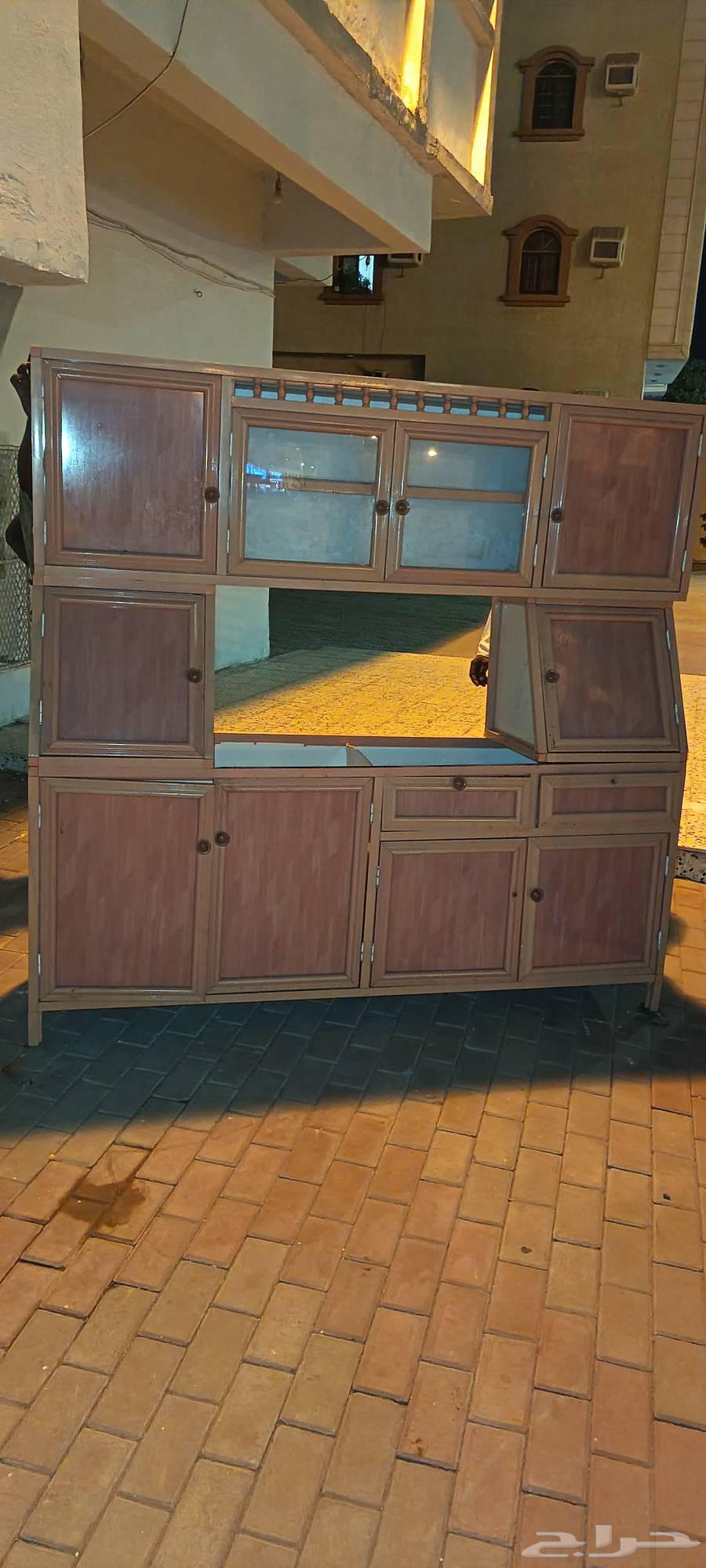 مطبخ نضيف استعمال خفيف بيع سبب السفرالسعر 300فقط64375244734466110