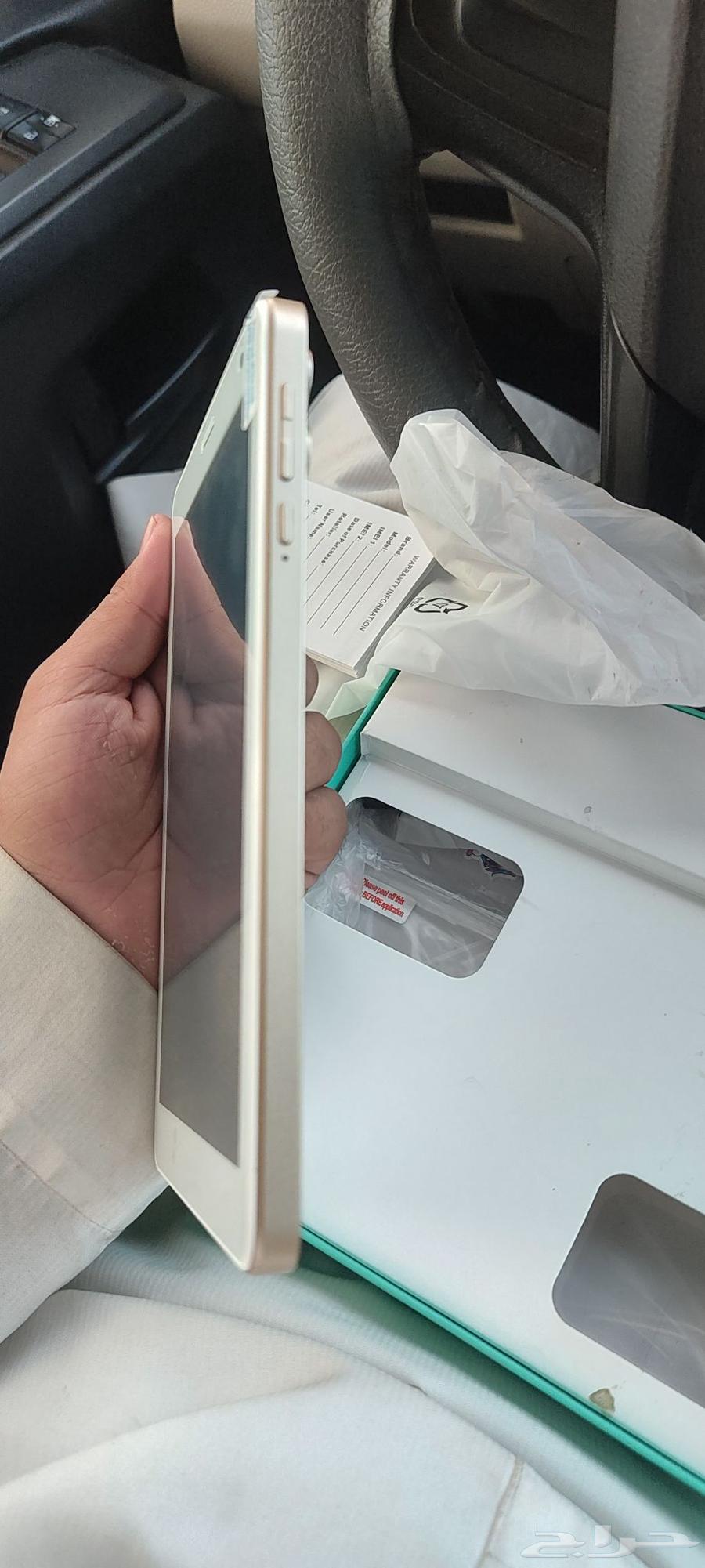 New iPad with its box, never used with its accessories64372492819586112