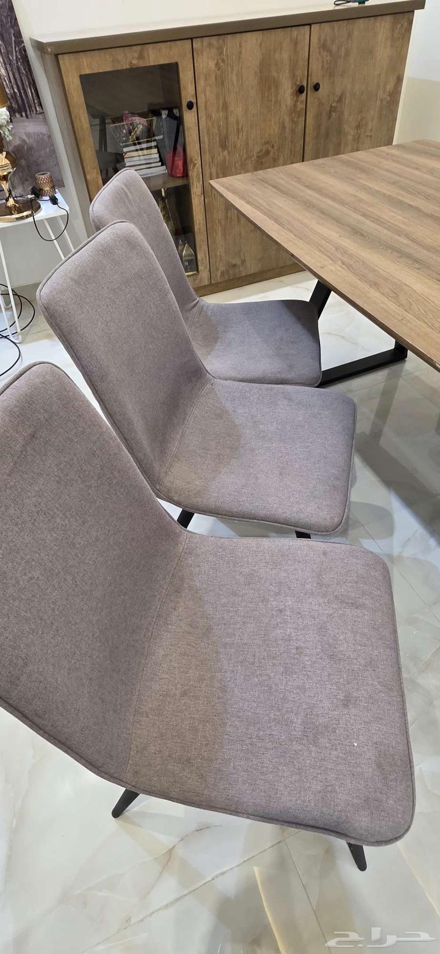 Dining table with buffet drawer and 8 chairs64371452456321110