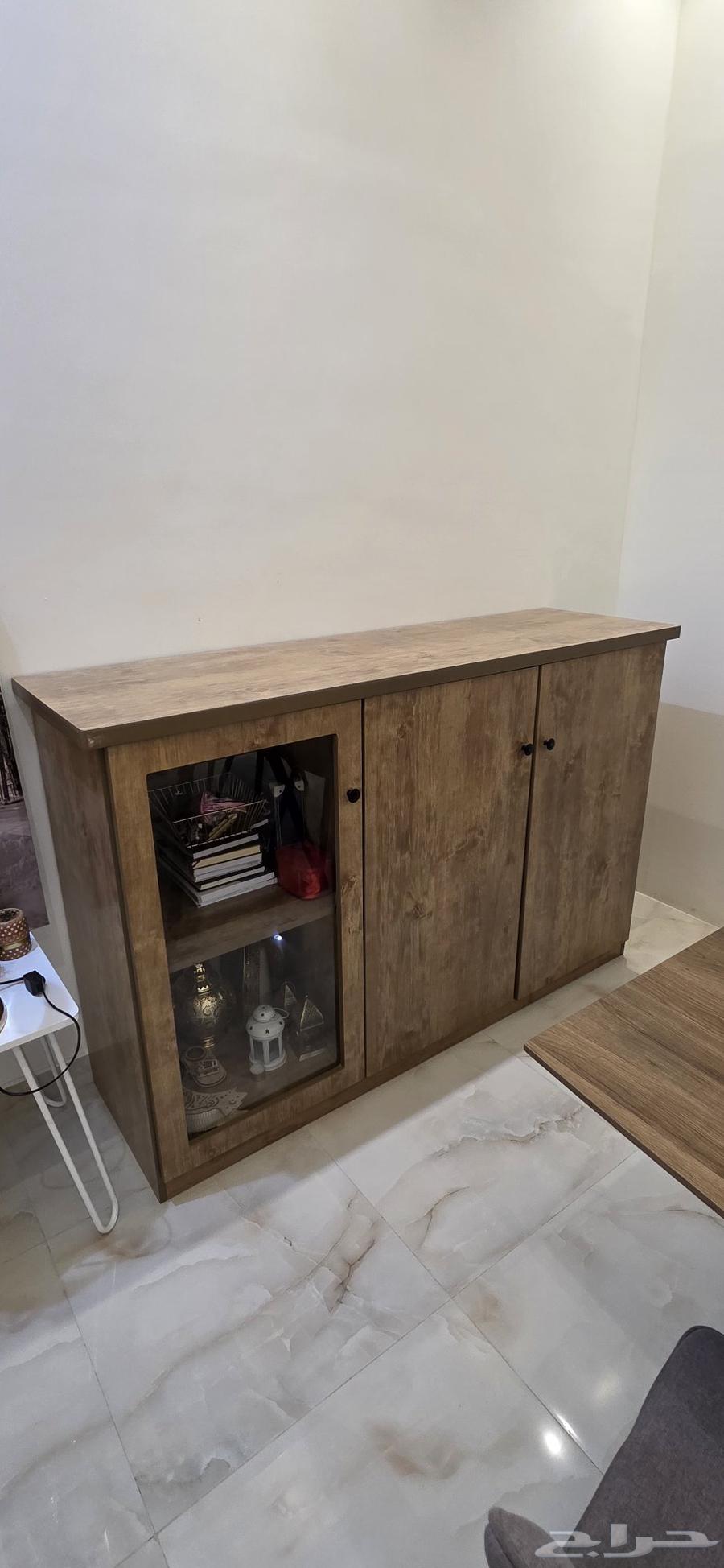 Dining table with buffet drawer and 8 chairs64371452456321114