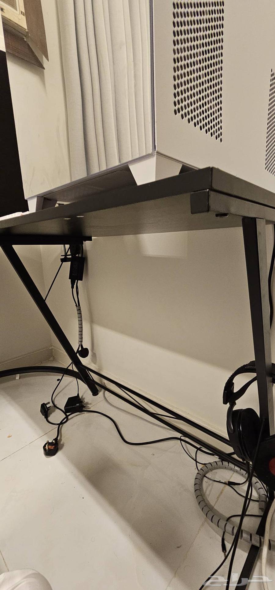 طاولة قيمنق حرف L نضيفه معا كرسي قيمنق64372682723201111