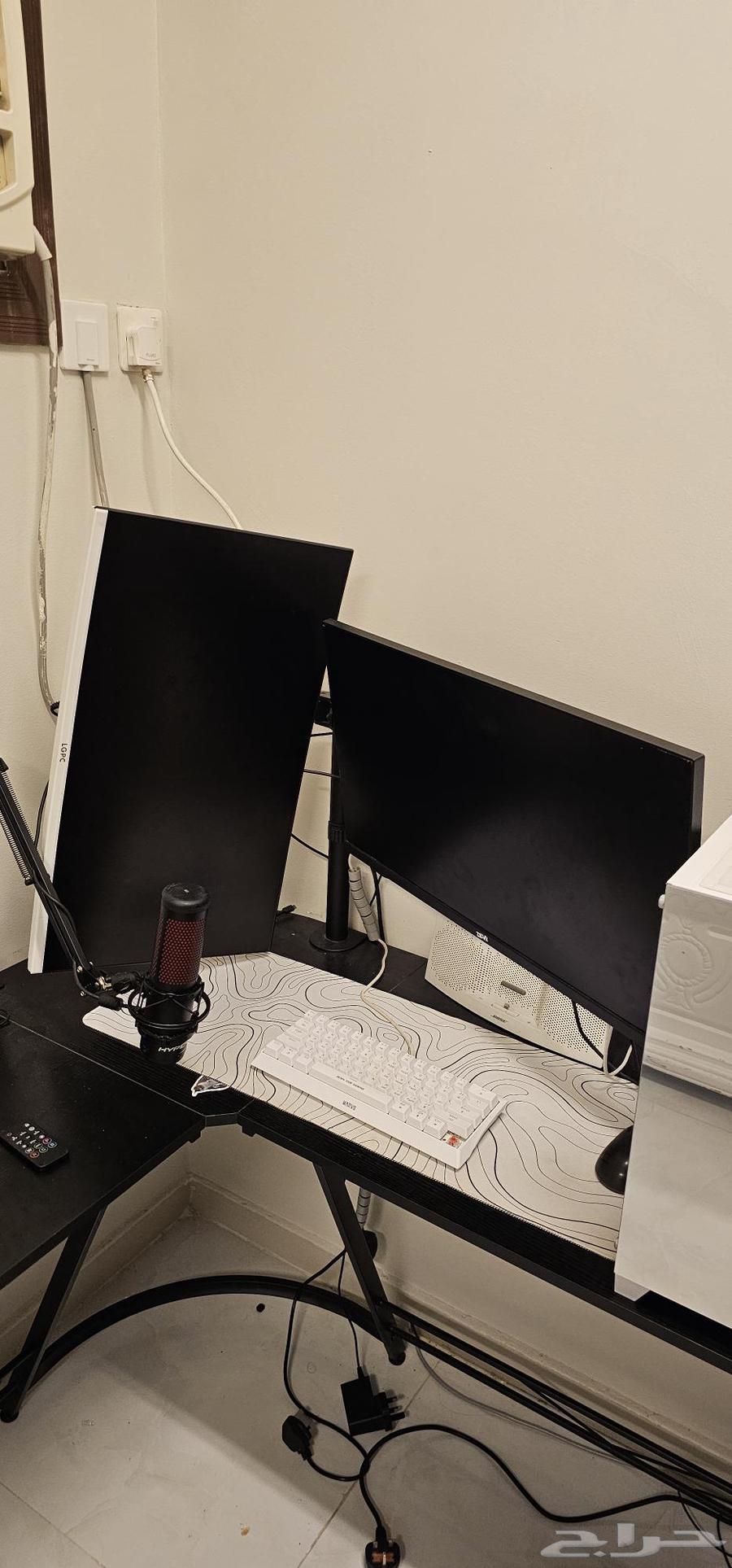 طاولة قيمنق حرف L نضيفه معا كرسي قيمنق64372682723201113