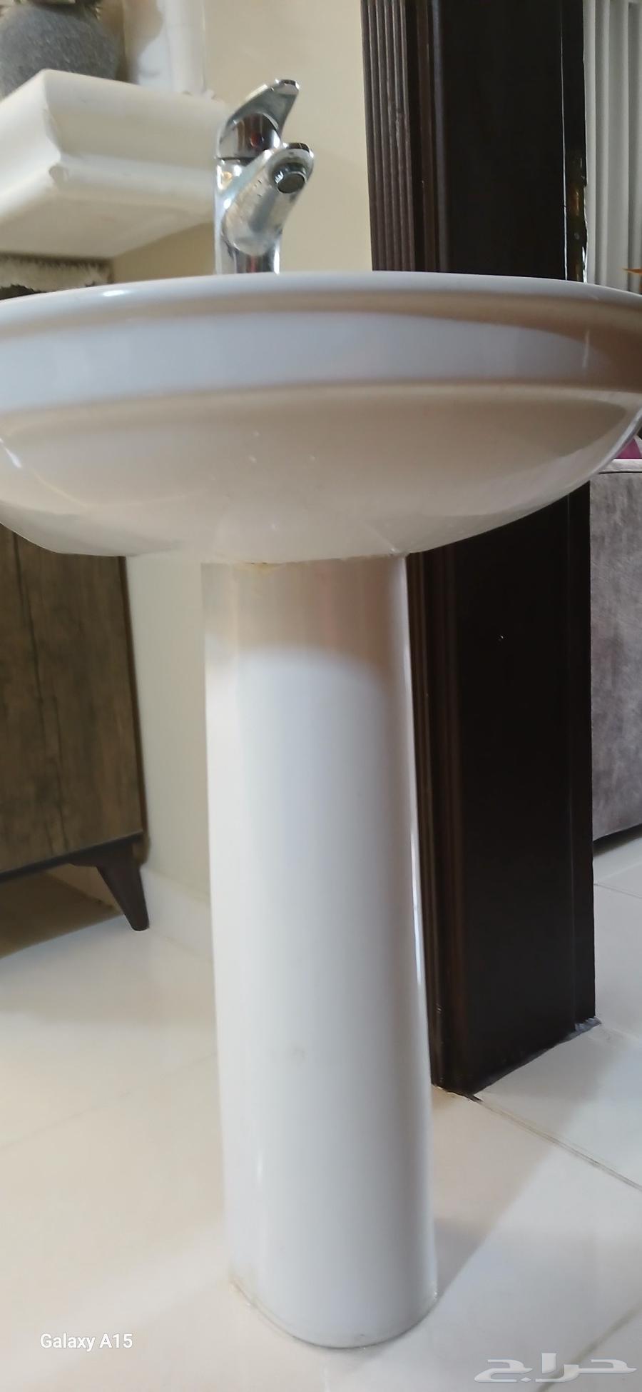 مغسلة مع الحوض شبه جديده64368820678145112